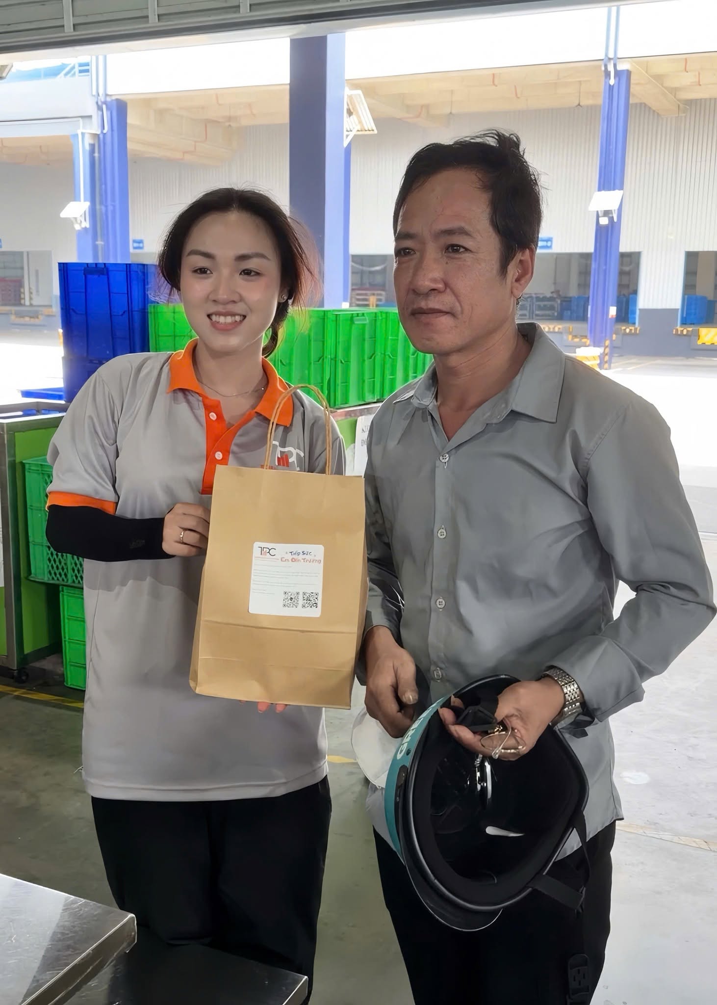 Gia đình người lao động đồng hành cùng con trước năm học mới
